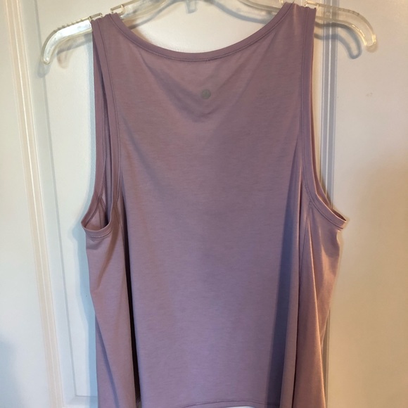 Lululemon tank. - Picture 2 of 6